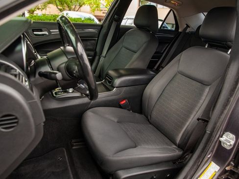 Used 2020 Chrysler 300 Touring w/ Sport Appearance Package image 13