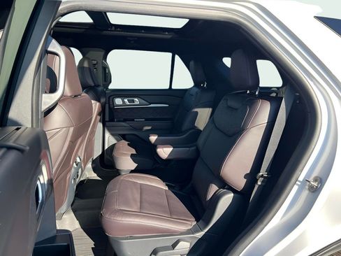 Used 2025 Ford Explorer Platinum w/ LUX Leather Package image 15