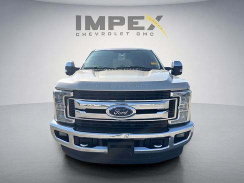 Used 2017 Ford F250 XLT w/ XLT Premium Package AWD/4WD image 8
