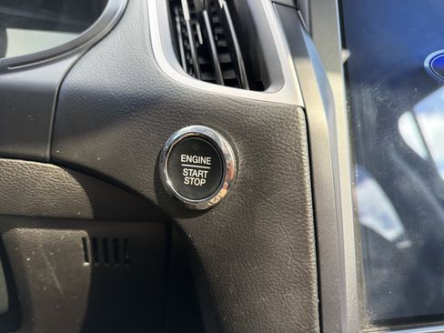 Used 2023 Ford Edge SEL image 17