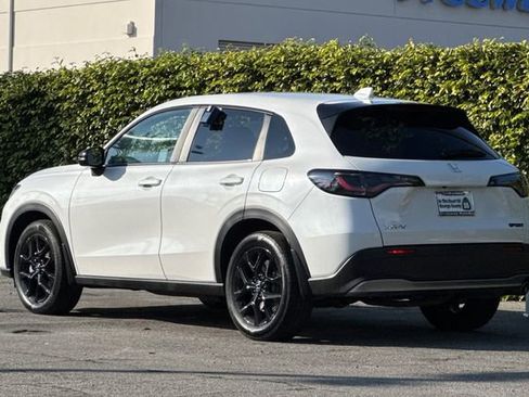 Certified 2025 Honda HR-V Sport image 6