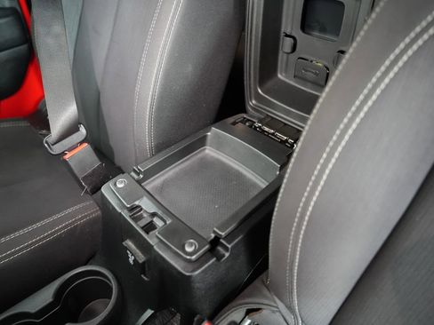 Used 2014 Jeep Wrangler Sahara w/ Mopar Chrome Edition Group image 28