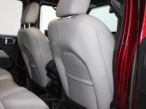 Used 2021 Jeep Gladiator Overland image 38