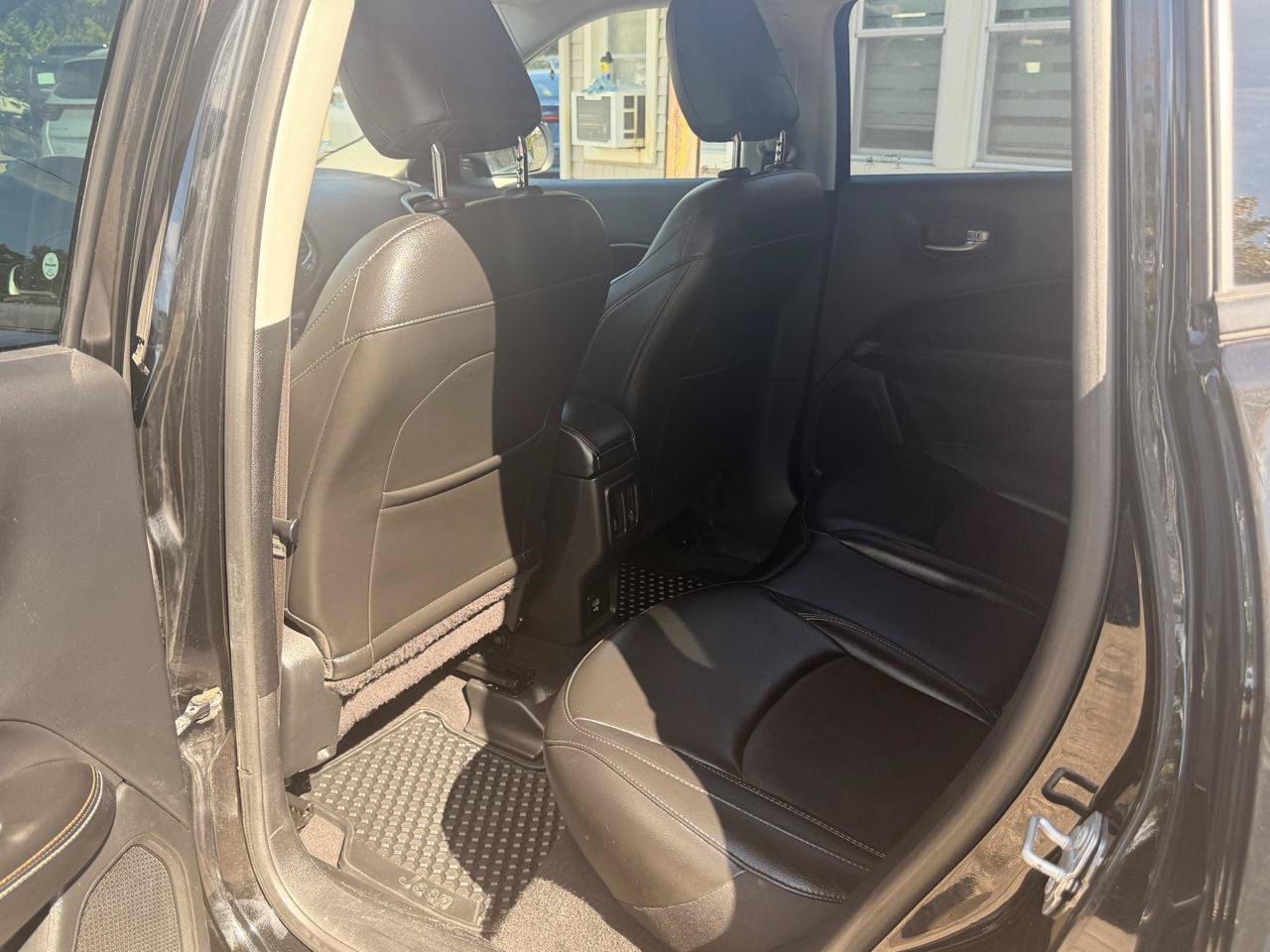 Used 2020 Jeep Compass Latitude w/ Cold Weather Group AWD/4WD image 19