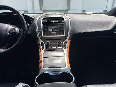 Used 2016 Lincoln MKX Reserve w/ Enhanced Security Package FWD image 11