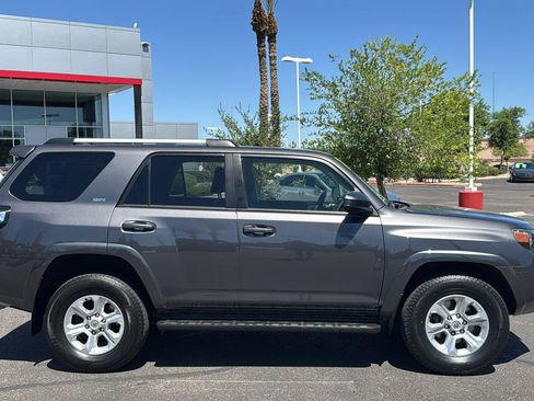 Used 2022 Toyota 4Runner SR5 AWD/4WD image 10