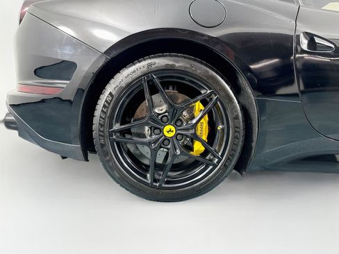 Used 2017 Ferrari California T RWD image 53