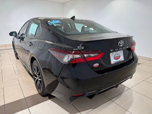 Certified 2023 Toyota Camry SE image 3