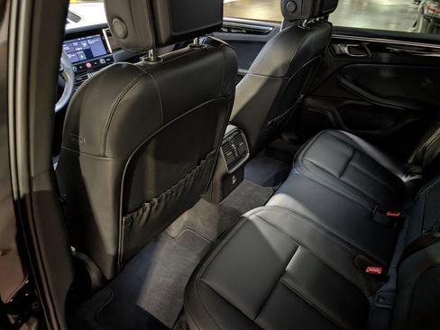 Certified 2024 Porsche Macan image 18