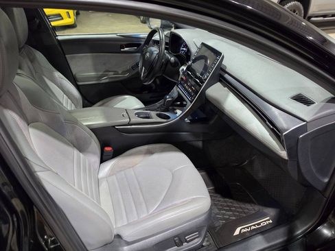 Used 2019 Toyota Avalon XSE w/ All Weather Liner Package FWD image 32