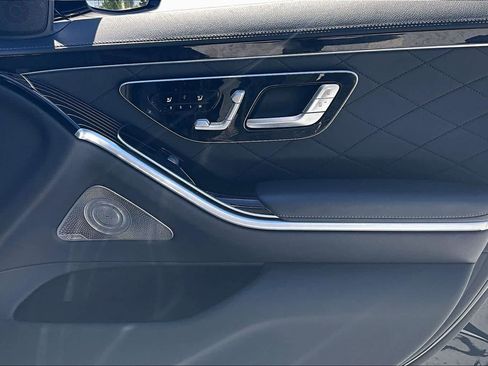 Used 2022 Mercedes-Benz S 580 4MATIC Sedan w/ AMG Line Package image 23