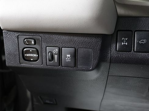 Used 2015 Toyota RAV4 Limited AWD/4WD image 32