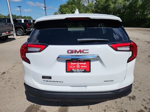 Used 2024 GMC Terrain SLE image 7