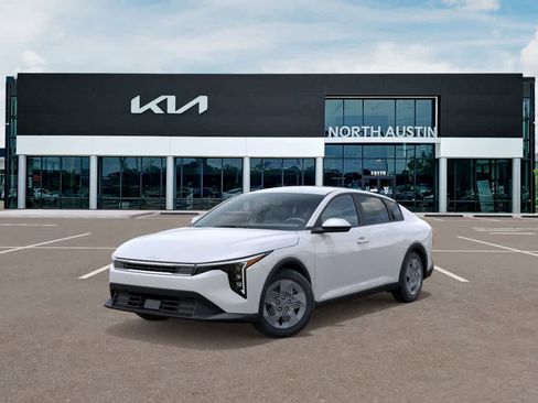 New 2025 Kia K4 LX image 1