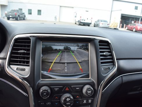 Used 2014 Jeep Grand Cherokee Limited image 19