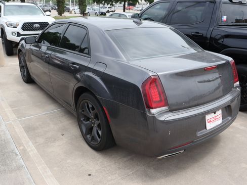 Used 2023 Chrysler 300 Touring w/ Sport Appearance Package RWD image 5