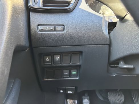 Used 2017 Nissan Rogue S image 24