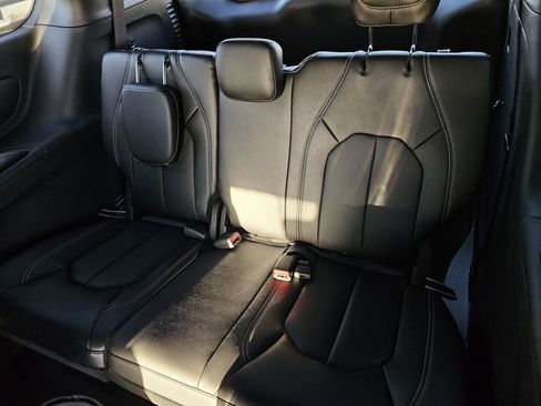 New 2026 Chrysler Pacifica Select image 11