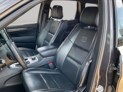 Used 2020 Jeep Grand Cherokee Overland AWD/4WD image 8