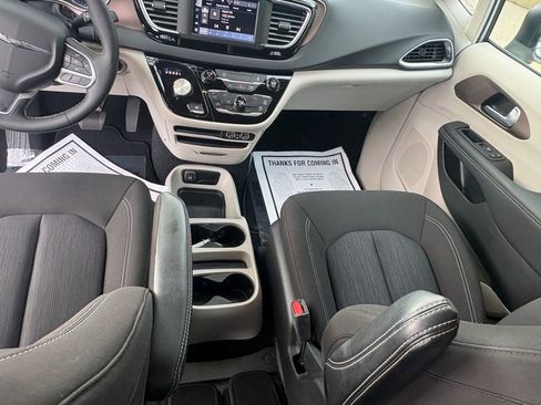 Used 2024 Chrysler Voyager LX image 13