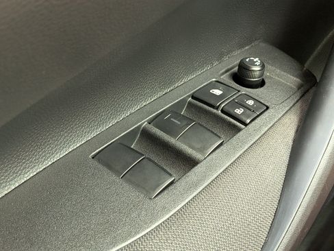 Used 2025 Toyota Corolla LE FWD image 21