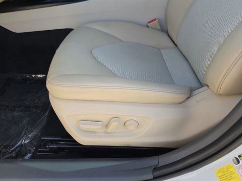 Used 2020 Toyota Camry XLE FWD image 16