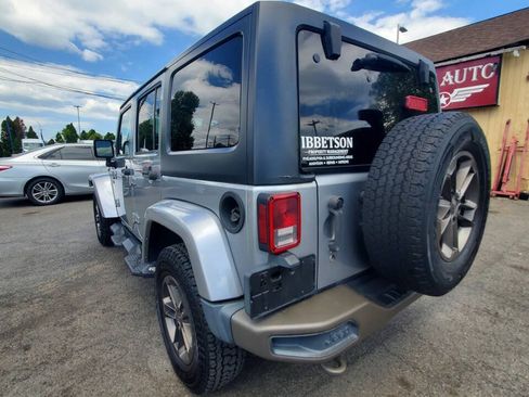 Used 2016 Jeep Wrangler Unlimited Sahara AWD/4WD image 9