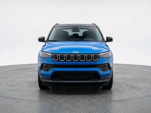 Used 2025 Jeep Compass Limited AWD/4WD image 2