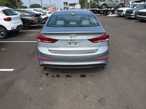 Used 2017 Hyundai Elantra Limited FWD image 5