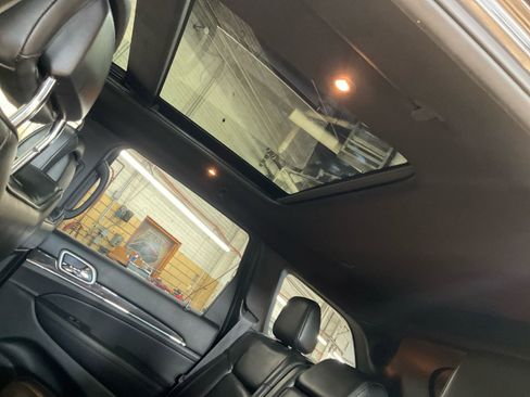 Used 2018 Jeep Grand Cherokee Overland w/ Jeep Active Safety Group image 28