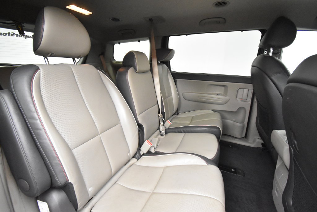 Used 2017 Kia Sedona LX w/ LX Essentials Premium Package FWD image 18