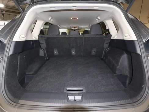 Used 2024 Nissan Rogue SV image 24