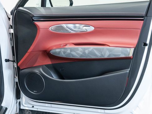 Used 2025 Genesis GV70 3.5T Sport w/ Sport Advanced Package image 9