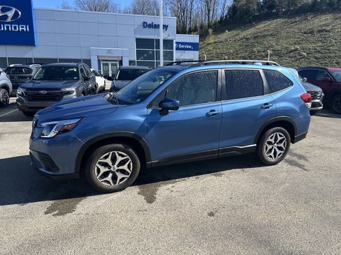 Used 2023 Subaru Forester Premium image 20