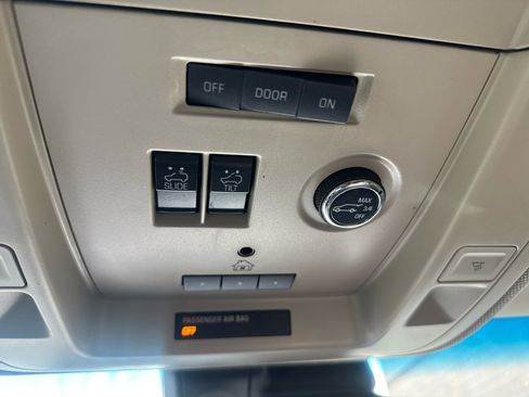 Used 2015 Chevrolet Tahoe LT image 22