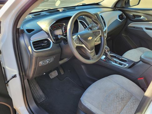 Used 2022 Chevrolet Equinox LS w/ LS Convenience Package image 16