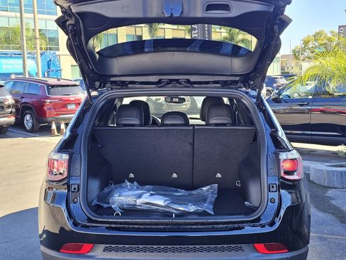 New 2026 Jeep Compass Latitude image 7