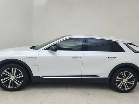 Used 2024 Cadillac Lyriq Luxury image 3