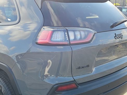 Used 2023 Jeep Cherokee Altitude Lux image 37