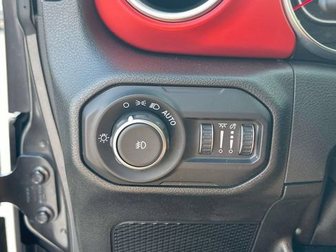 Used 2021 Jeep Wrangler Unlimited Rubicon AWD/4WD image 32