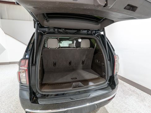 Used 2022 Chevrolet Tahoe LT w/ LT Signature Package RWD image 35