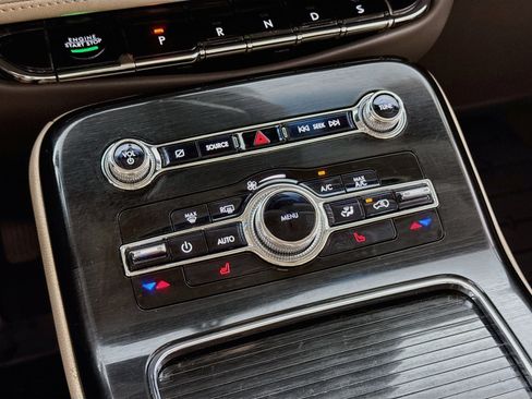 Used 2022 Lincoln Nautilus AWD w/ Premium Package image 18