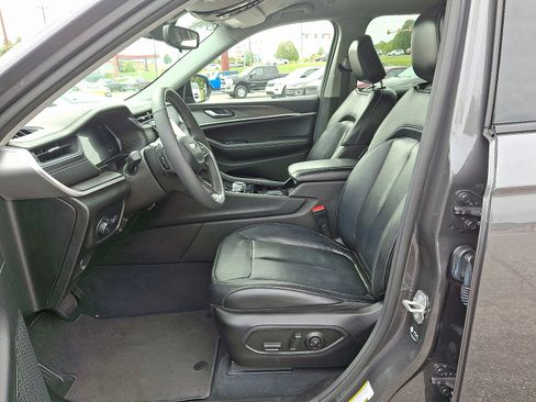 Used 2023 Jeep Grand Cherokee L Limited w/ Trailer Tow Group (B) image 15