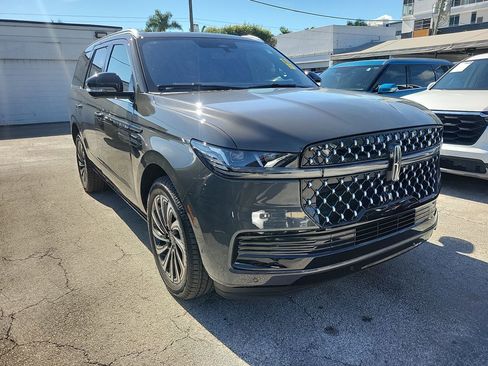 Used 2025 Lincoln Navigator Black Label image 7