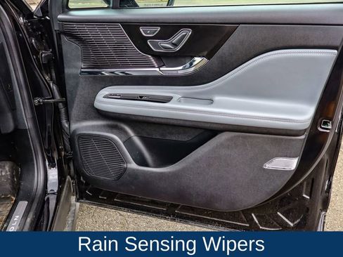 Used 2022 Lincoln Corsair AWD w/ Premium Package image 42