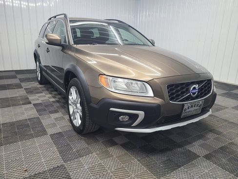 Used 2016 Volvo XC70 T5 Premier w/ Proximity Package AWD/4WD image 14
