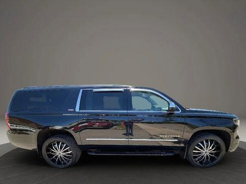 Used 2018 Chevrolet Suburban LT w/ Luxury Package AWD/4WD image 4