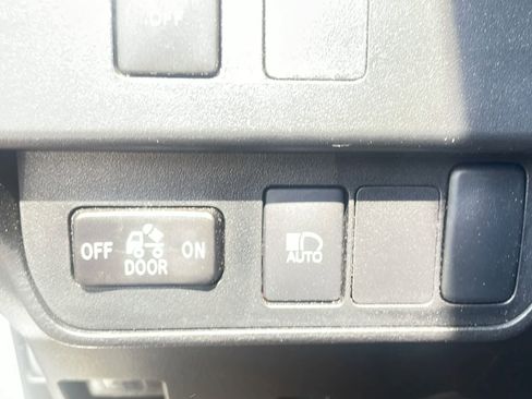 Used 2023 Toyota Tacoma SR5 w/ Black Out Package (TMS) AWD/4WD image 16