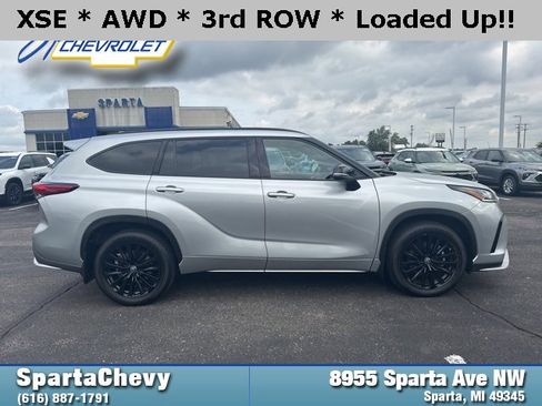 Used 2023 Toyota Highlander XSE image 2