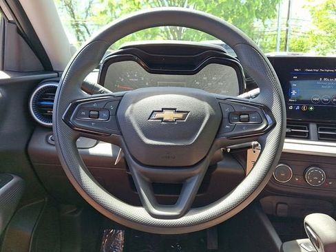 New 2026 Chevrolet Trax LS w/ LS Convenience Package FWD image 12